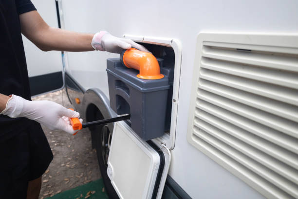 Best Portable bathroom rental  in Newton, IA